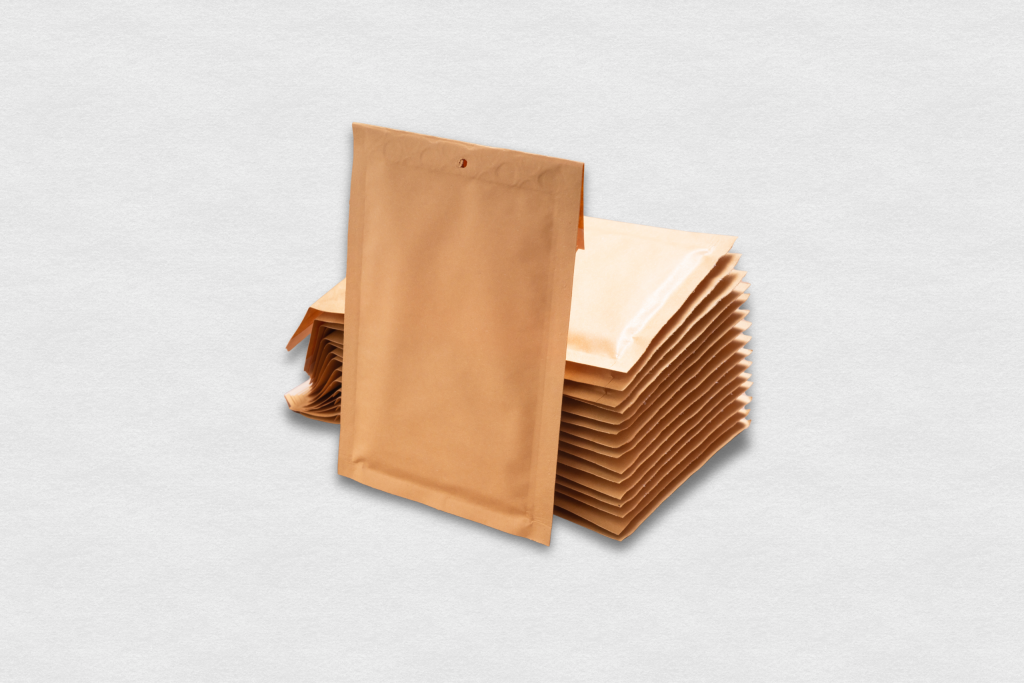papel cartão e envelopes
